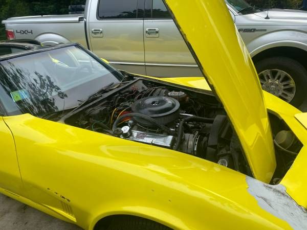 Chevrolet-Corvette-1982-Yellow-26