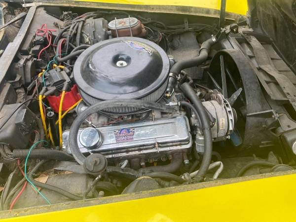 Chevrolet-Corvette-1982-Yellow-3
