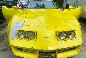 Chevrolet-Corvette-1982-Yellow-4
