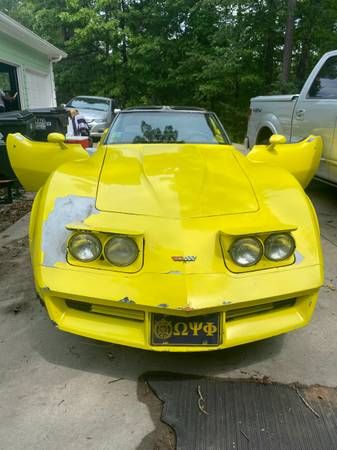 Chevrolet-Corvette-1982-Yellow-4