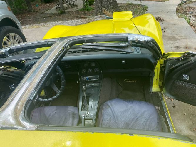 Chevrolet-Corvette-1982-Yellow-8