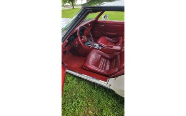 Chevrolet-Corvette-1982-white-red-18