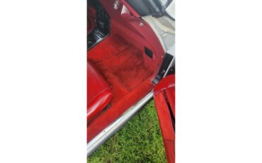 Chevrolet-Corvette-1982-white-red-19