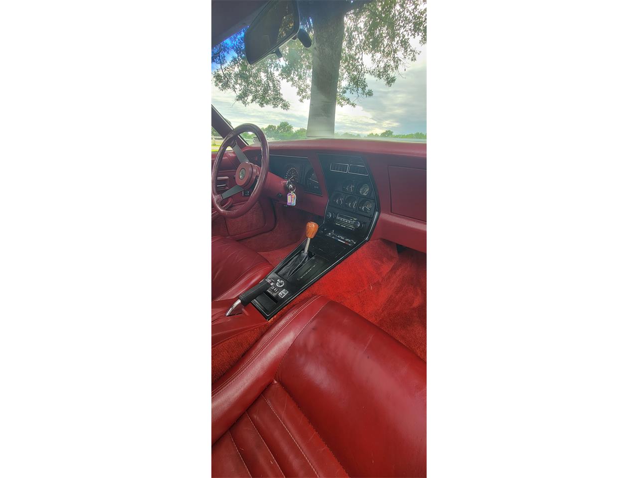 Chevrolet-Corvette-1982-white-red-21