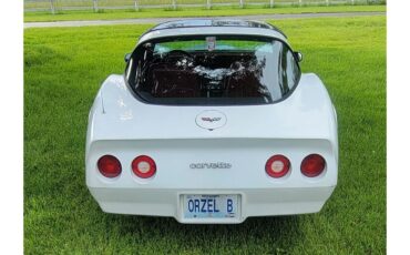 Chevrolet-Corvette-1982-white-red-4