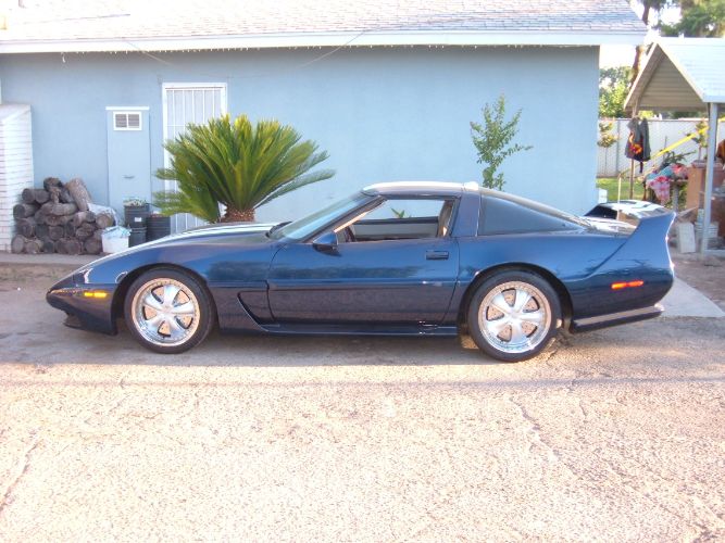 Chevrolet-Corvette-1984-10