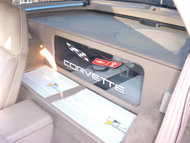 Chevrolet-Corvette-1984-12