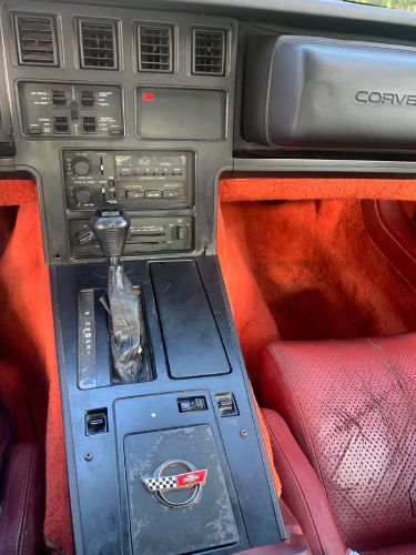 Chevrolet-Corvette-1984