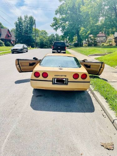 Chevrolet-Corvette-1984-2