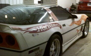 Chevrolet-Corvette-1984-2