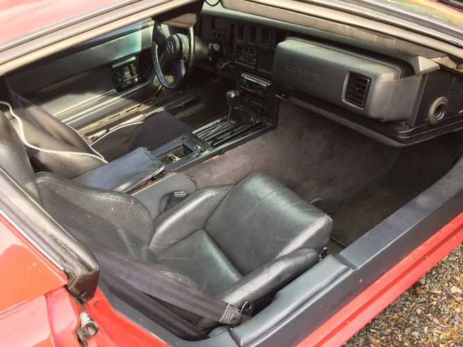 Chevrolet-Corvette-1984-2