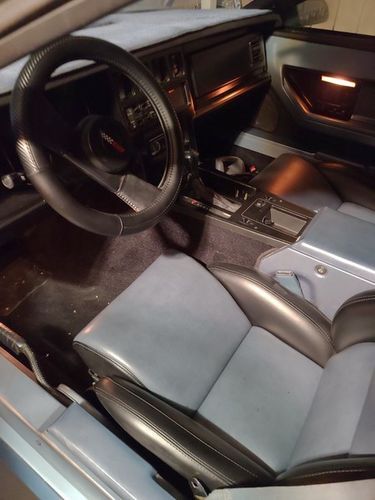 Chevrolet-Corvette-1984-3