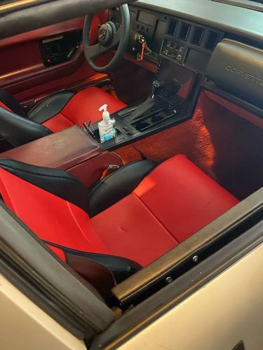 Chevrolet-Corvette-1984-3