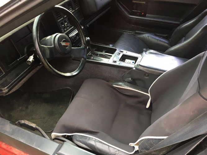 Chevrolet-Corvette-1984-3