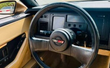Chevrolet-Corvette-1984-5