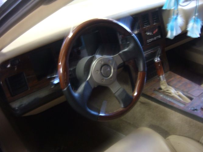 Chevrolet-Corvette-1984-8