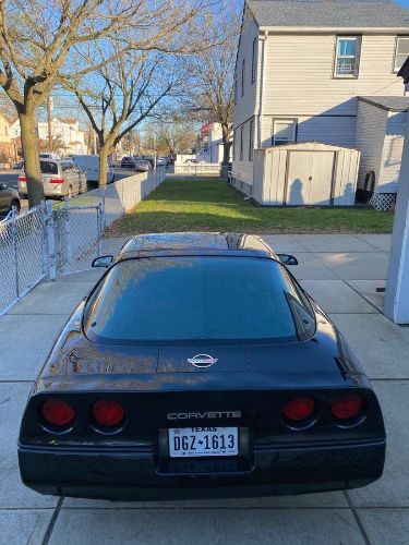 Chevrolet-Corvette-1984-Black-3