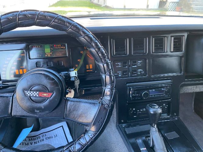 Chevrolet-Corvette-1984-Black-9