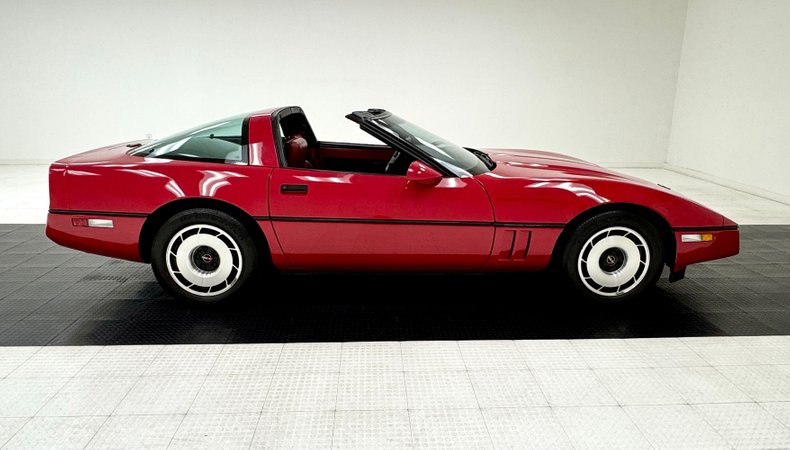 Chevrolet-Corvette-1984-Bright-Red-Red-4