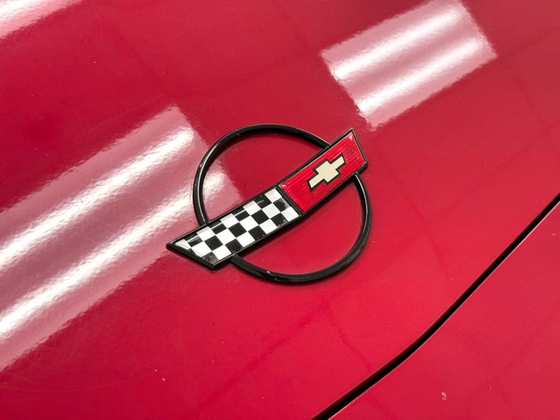 Chevrolet-Corvette-1984-Bright-Red-Red-7