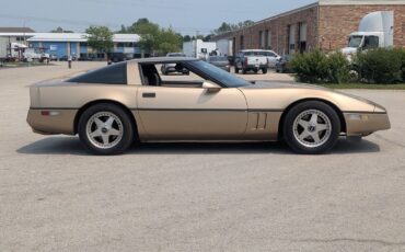 Chevrolet-Corvette-1984-Coupe-12