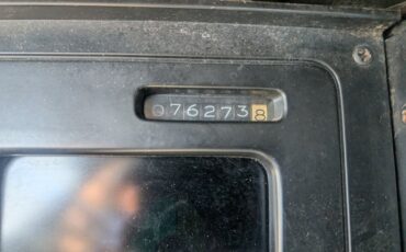 Chevrolet-Corvette-1984-Gold-Black-and-Tan-12