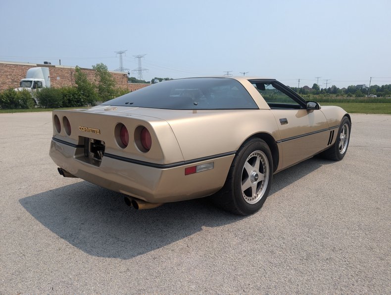 Chevrolet-Corvette-1984-Gold-Black-and-Tan-16