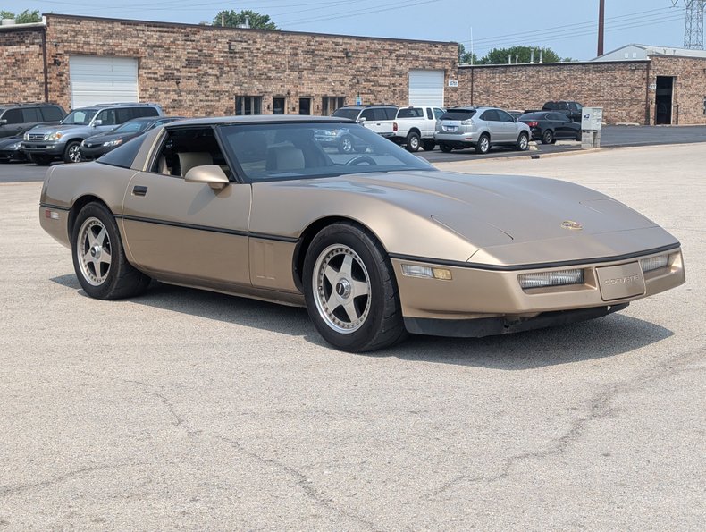 Chevrolet-Corvette-1984-Gold-Black-and-Tan-21