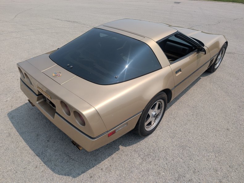 Chevrolet-Corvette-1984-Gold-Black-and-Tan-34