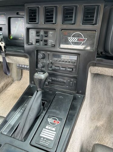 Chevrolet-Corvette-1984-Gray-Gray-11