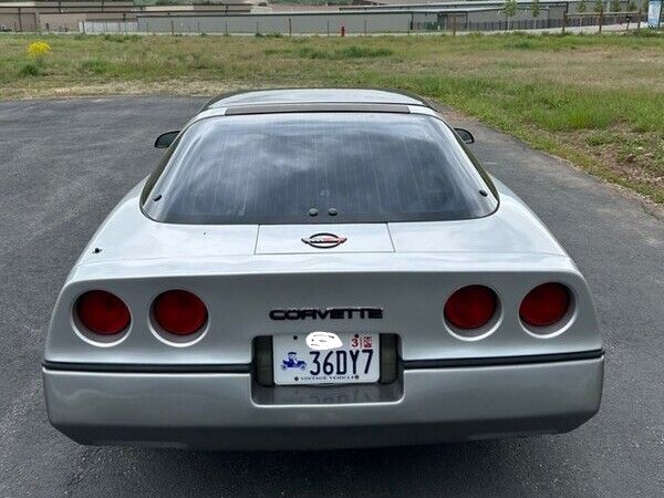 Chevrolet-Corvette-1984-Gray-Gray-13
