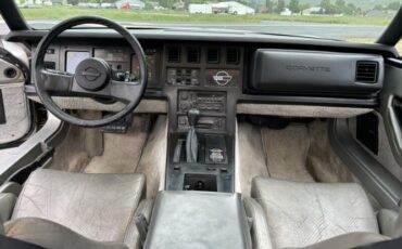 Chevrolet-Corvette-1984-Gray-Gray-16