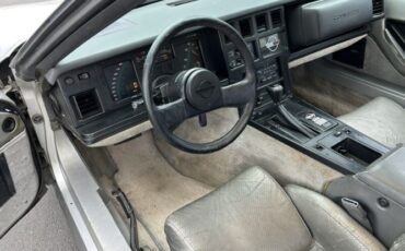Chevrolet-Corvette-1984-Gray-Gray-17