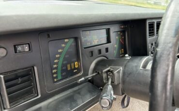 Chevrolet-Corvette-1984-Gray-Gray-18