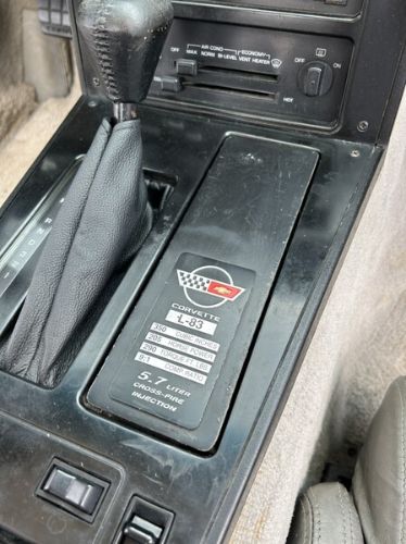 Chevrolet-Corvette-1984-Gray-Gray-5