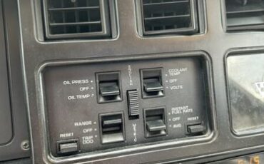 Chevrolet-Corvette-1984-Gray-Gray-9