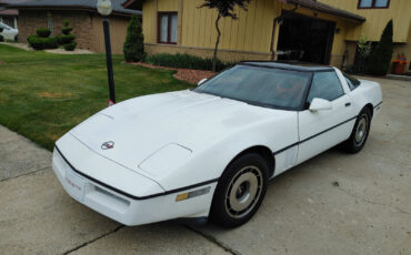 Chevrolet-Corvette-1984-Hatchback-1