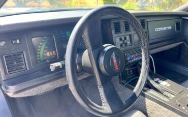 Chevrolet-Corvette-1984-Hatchback-10