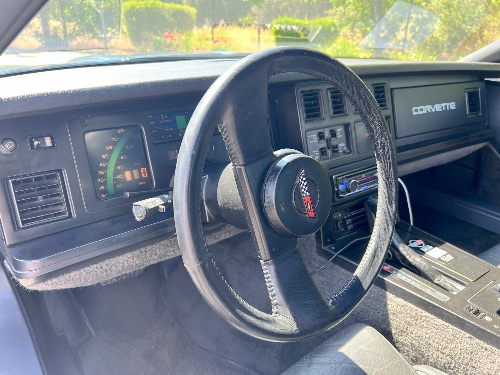 Chevrolet-Corvette-1984-Hatchback-10