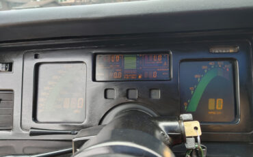 Chevrolet-Corvette-1984-Hatchback-13