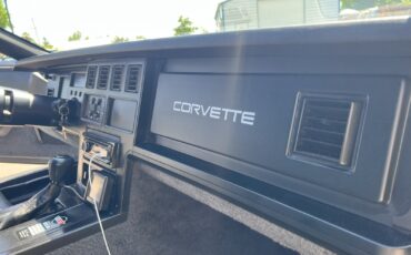Chevrolet-Corvette-1984-Hatchback-15