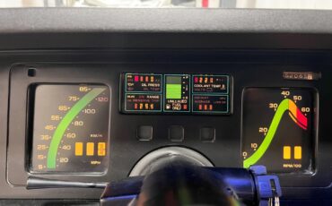 Chevrolet-Corvette-1984-Hatchback-17