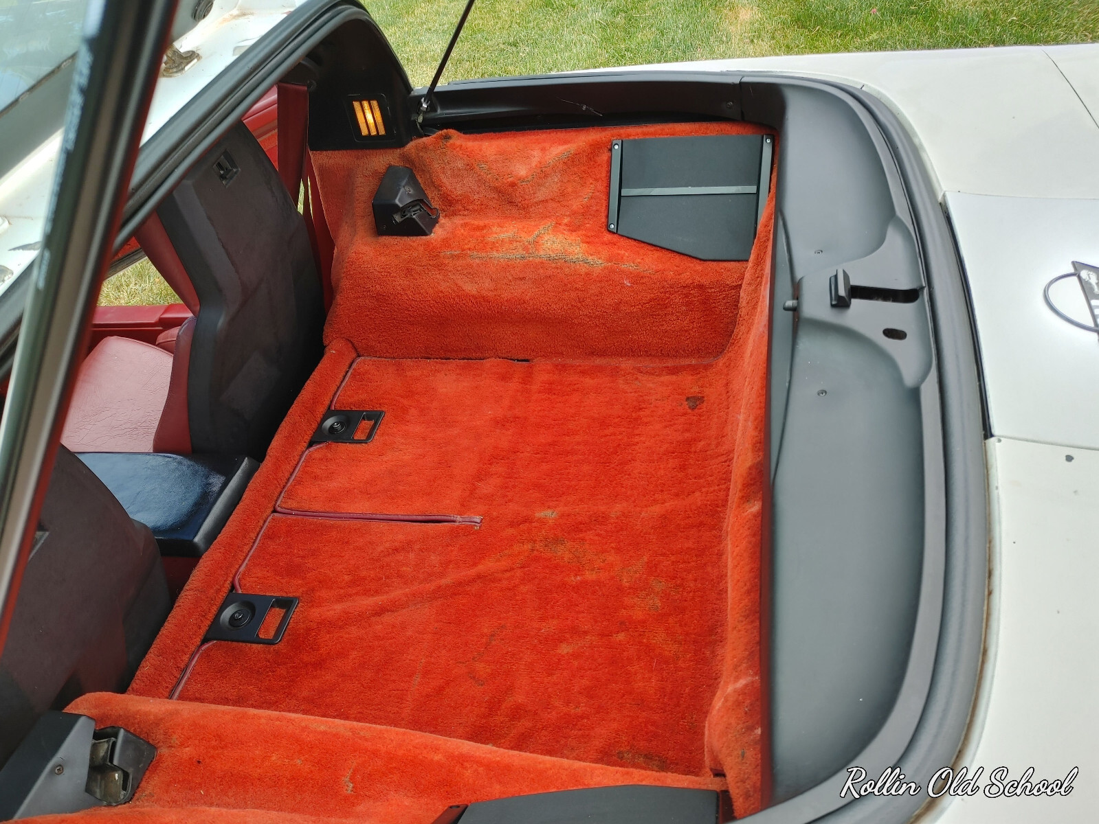 Chevrolet-Corvette-1984-Hatchback-17