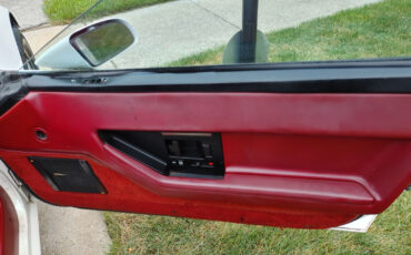 Chevrolet-Corvette-1984-Hatchback-19