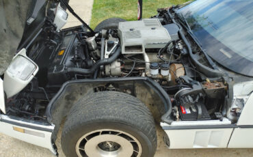 Chevrolet-Corvette-1984-Hatchback-23