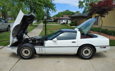 Chevrolet-Corvette-1984-Hatchback-24