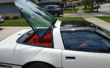 Chevrolet-Corvette-1984-Hatchback-28
