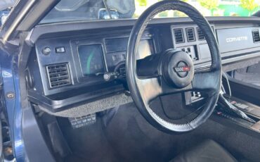 Chevrolet-Corvette-1984-Hatchback-32