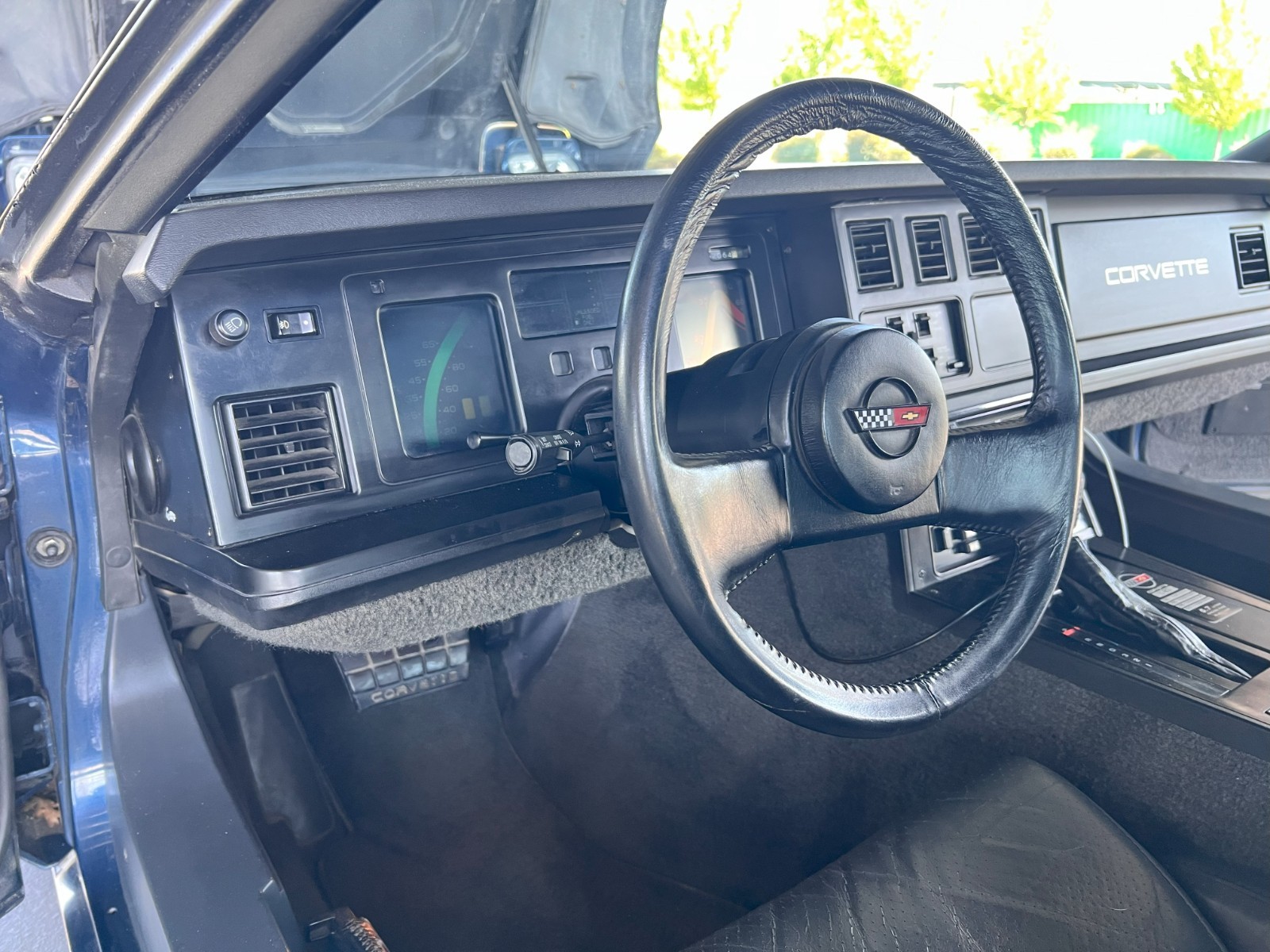 Chevrolet-Corvette-1984-Hatchback-32