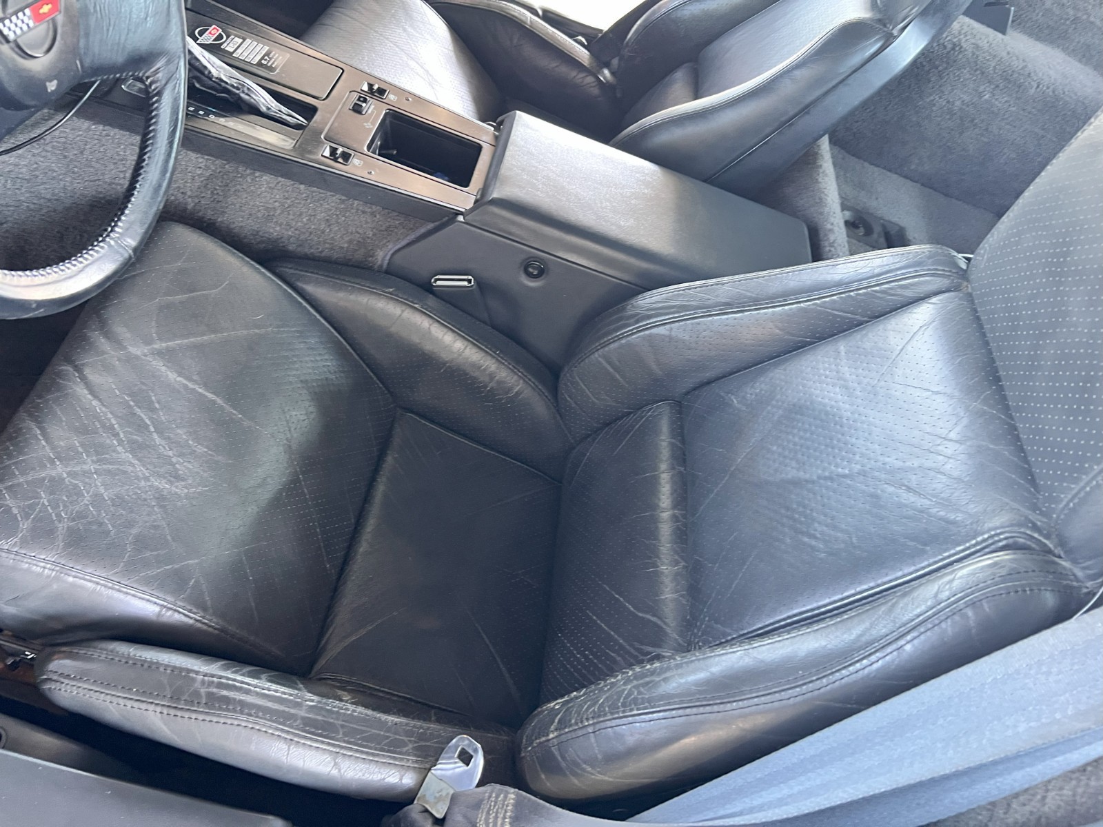 Chevrolet-Corvette-1984-Hatchback-33